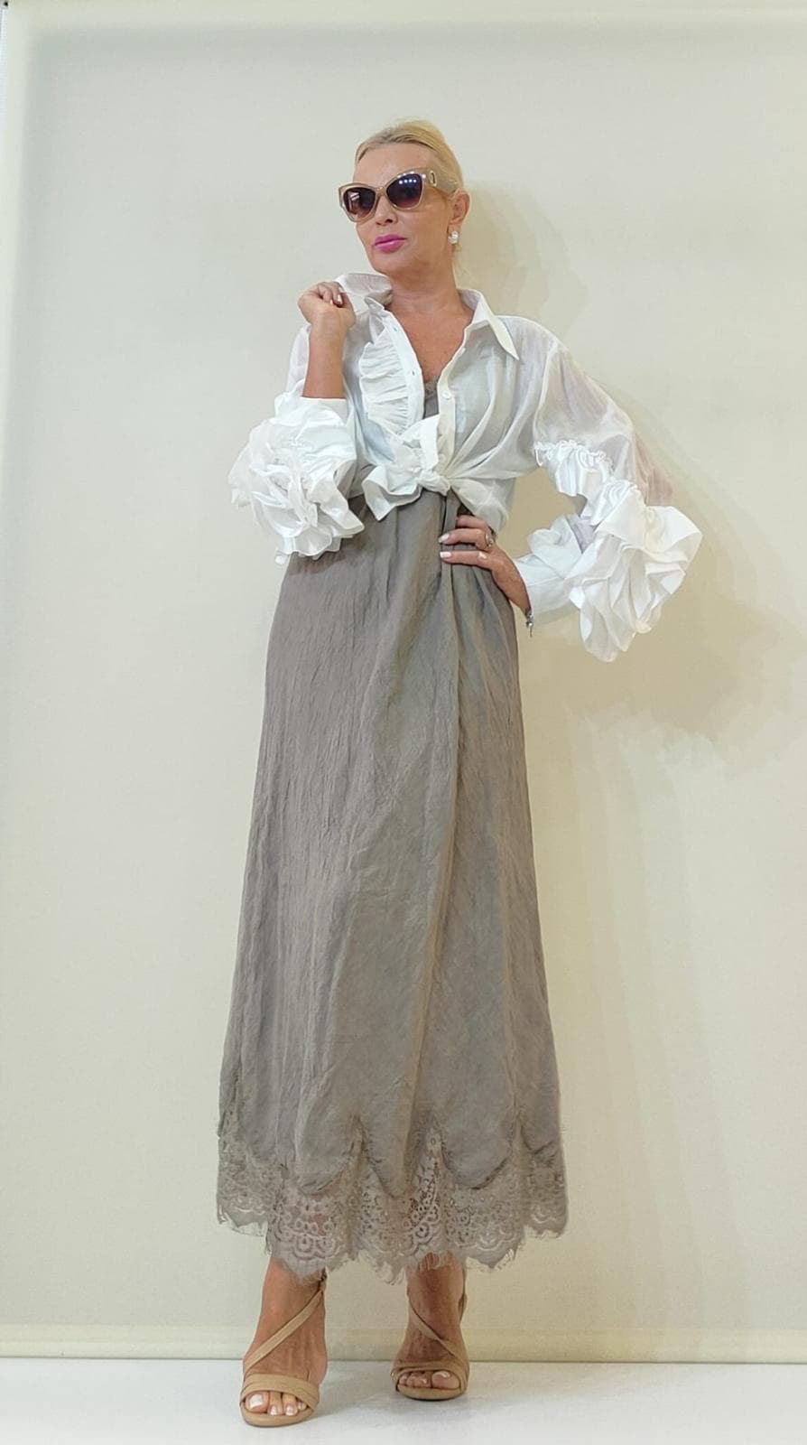 Noutati - Rochie Maxi Taupe cu Dantela